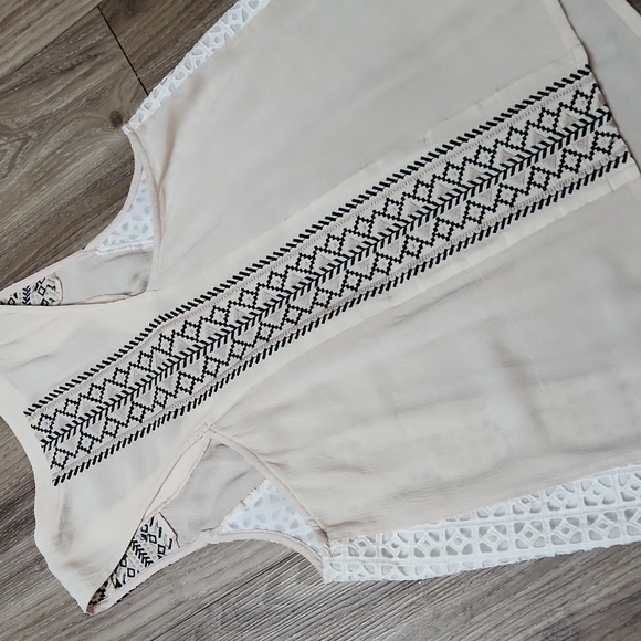 Miss Me Lightweight Gauze Tank Top Laser Cut Inserts Women's Large - Picture 3 of 16